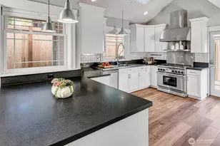 5718 Palatine Ave N, Seattle, WA 98103 - Photo 9