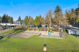 4924 N Vista Dr E, Bonney Lake, WA 98391 - Photo 37