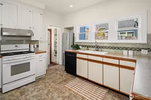 6841 19th Ave NE, Seattle, WA 98115 - Photo 9