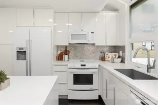 202 W Olympic Pl, Seattle, WA 98119 - Photo 11