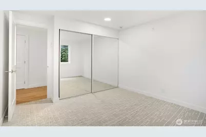 1028 Lakeview Boulevard E #4, Seattle, WA 98102 - Photo 13