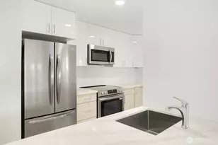 1028 Lakeview Blvd E, Seattle, WA 98102 - Photo 7