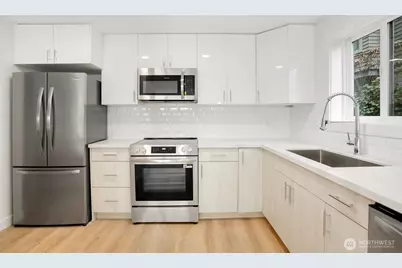 1028 Lakeview Boulevard E #4, Seattle, WA 98102 - Photo 9