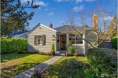 10739 Fremont Avenue N, Seattle, WA 98133 - Photo 1