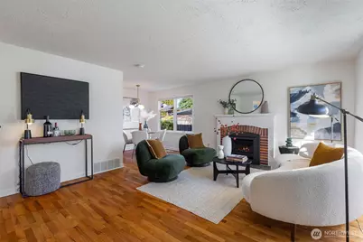 10739 Fremont Avenue N, Seattle, WA 98133 - Photo 5