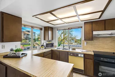 9928 64th Avenue S, Seattle, WA 98118 - Photo 11