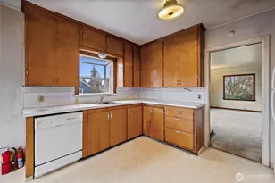 125 S 64th St, Tacoma, WA 98408 - Photo 9