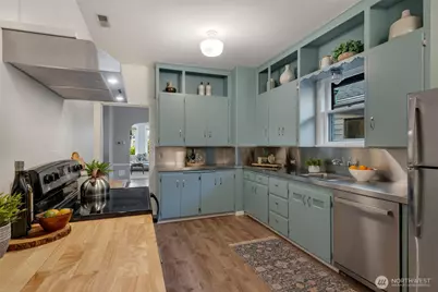 2540 1st Avenue W, Seattle, WA 98119 - Photo 11