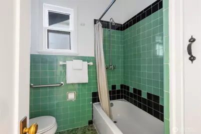 2540 1st Avenue W, Seattle, WA 98119 - Photo 27