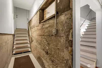 2540 1st Avenue W, Seattle, WA 98119 - Photo 33