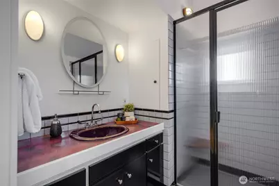 2540 1st Avenue W, Seattle, WA 98119 - Photo 23