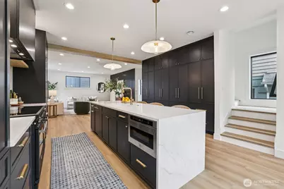 3714 Bagley Avenue N, Seattle, WA 98103 - Photo 9