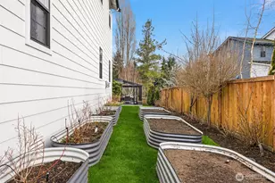 8711 NE Winslow Grove Ct, Bainbridge Island, WA 98110 - Photo 37