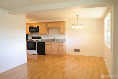 2071 Gilman Drive W, Seattle, WA 98119 - Photo 9