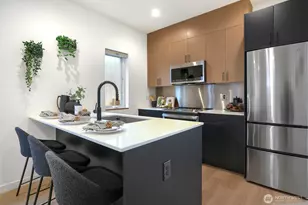 10344 Wallingford Ave N, Seattle, WA 98133 - Photo 9