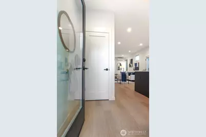 10344 Wallingford Avenue N, Seattle, WA 98133 - Photo 3