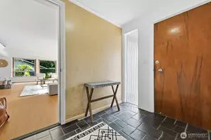 2306 NE 105th St, Seattle, WA 98125 - Photo 3