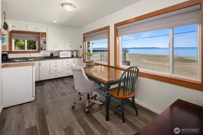 212 S 219th Street, Normandy Park, WA 98198 - Photo 11