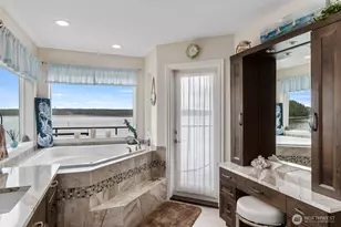 2406 Island Dr NW, Olympia, WA 98502 - Photo 27