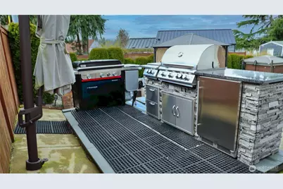 11031 Cornell Avenue S, Seattle, WA 98178 - Photo 17