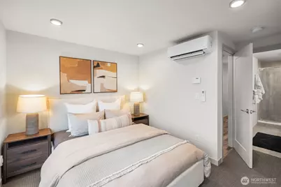 728 N 43rd Street, Seattle, WA 98103 - Photo 17