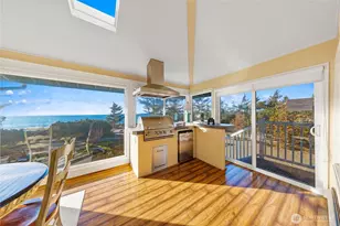 4951 Surfcrest Dr, Oak Harbor, WA 98277 - Photo 11