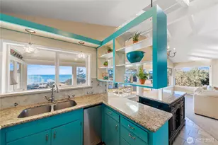 4951 Surfcrest Dr, Oak Harbor, WA 98277 - Photo 7