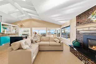 4951 Surfcrest Dr, Oak Harbor, WA 98277 - Photo 5