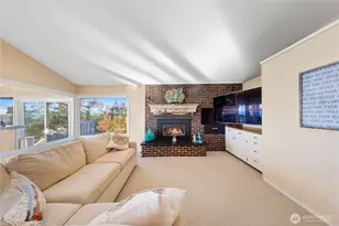 4951 Surfcrest Dr, Oak Harbor, WA 98277 - Photo 3