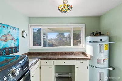 4951 Surfcrest Drive, Oak Harbor, WA 98277 - Photo 31