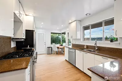 4026 48th Avenue S, Seattle, WA 98118 - Photo 7