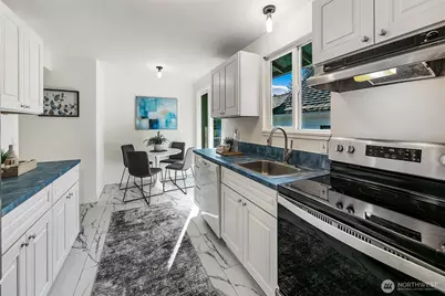 541 N 75th Street, Seattle, WA 98103 - Photo 9