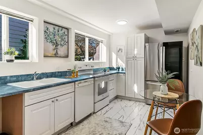 541 N 75th Street, Seattle, WA 98103 - Photo 17