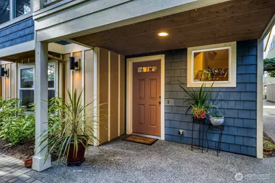 11740 Burke Avenue N, Seattle, WA 98133 - Photo 3