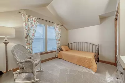 11740 Burke Avenue N, Seattle, WA 98133 - Photo 17