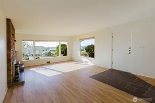 2110 E 17th St, Bremerton, WA 98310 - Photo 7