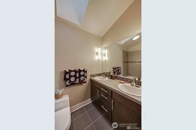 3841 Woodland Park Avenue N #B, Seattle, WA 98103 - Photo 9