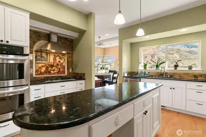 735 Castle Heights Drive, Wenatchee, WA 98801 - Photo 13