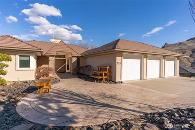 735 Castle Heights Drive, Wenatchee, WA 98801 - Photo 3