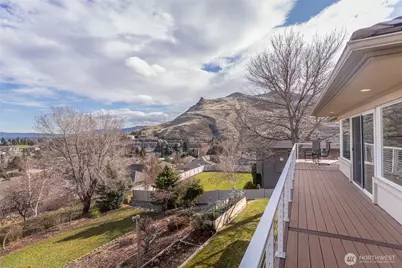 735 Castle Heights Drive, Wenatchee, WA 98801 - Photo 25