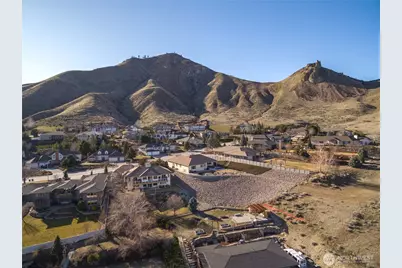 735 Castle Heights Drive, Wenatchee, WA 98801 - Photo 35