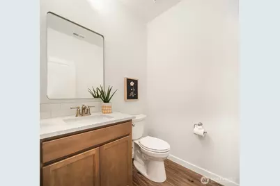 2401 E 16th Street, Bremerton, WA 98310 - Photo 11