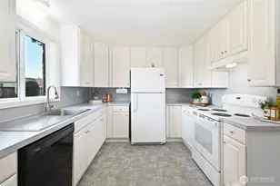 1704 Rainier St, Sumner, WA 98390 - Photo 9