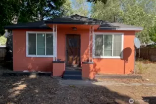 212 4th Street W, Tonasket, WA 98855 - Photo 1