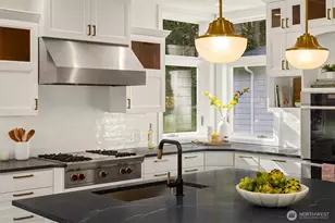 11710 Arrow Point Dr NE, Bainbridge Island, WA 98110 - Photo 9