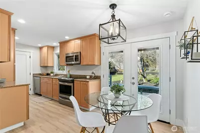 16326 Lake Hills Boulevard, Bellevue, WA 98008 - Photo 11