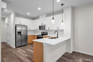 15613 Admiralty Way, Lynnwood, WA 98087 - Photo 3