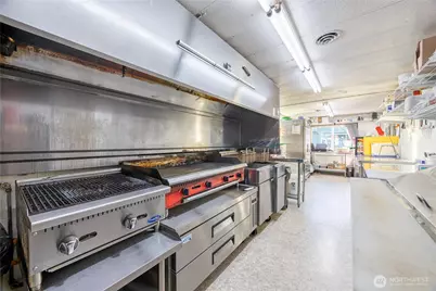 511 W 8th Street, Port Angeles, WA 98362 - Photo 17