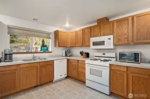 120 Skylark Ct, Allyn, WA 98524 - Photo 7