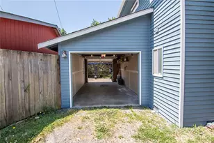 1721 McDougall Ave, Everett, WA 98201 - Photo 31
